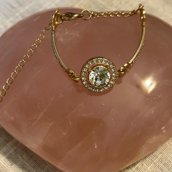 Gold and cubic zirconia focal stone with smaller cz’s each side. - Picture 5 of 9